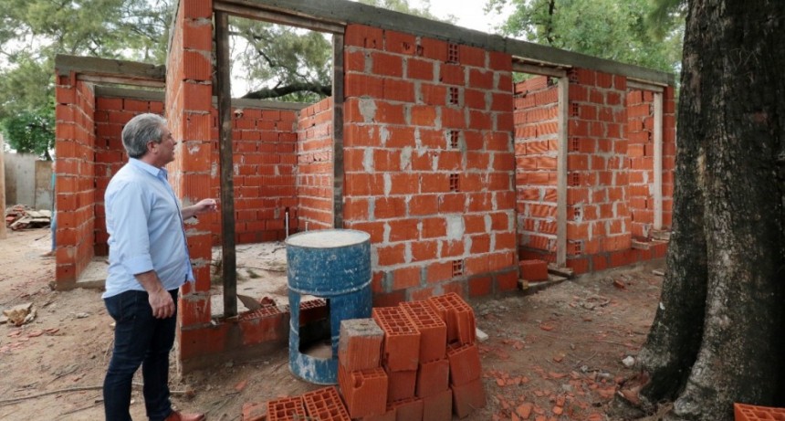 Martínez visitó la obra del Bar y los Sanitarios en el Parque Municipal