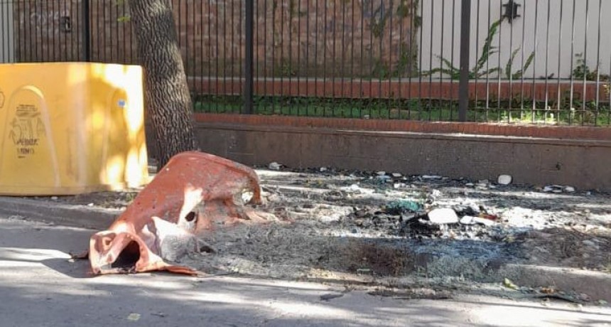 Incendiaron una Campana Naranja