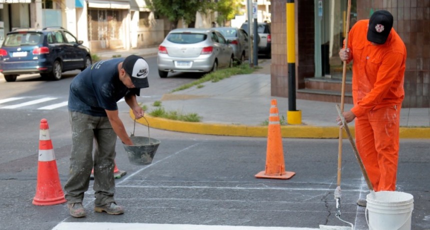 Señalización vial en el centro de la ciudad