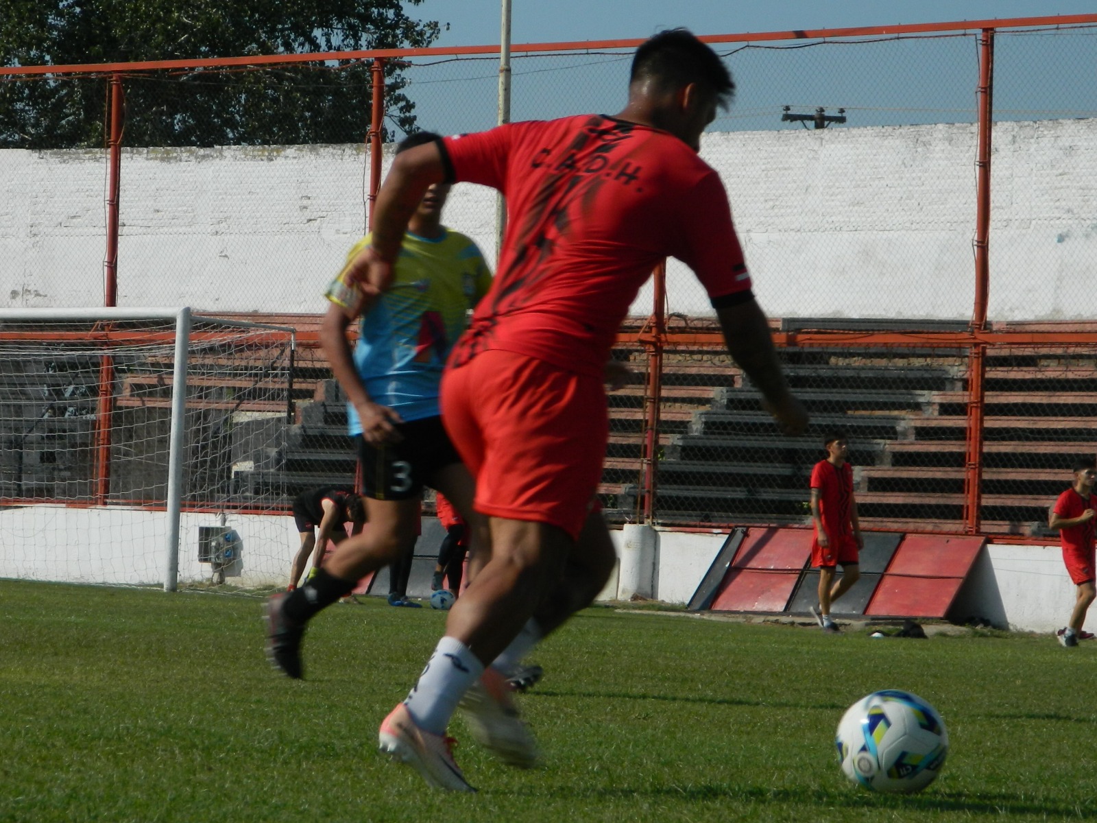 Triunfo de Douglas en su segundo amistoso