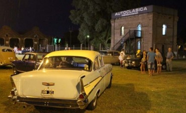 Se corrió el Rally nocturno de Autoclásica