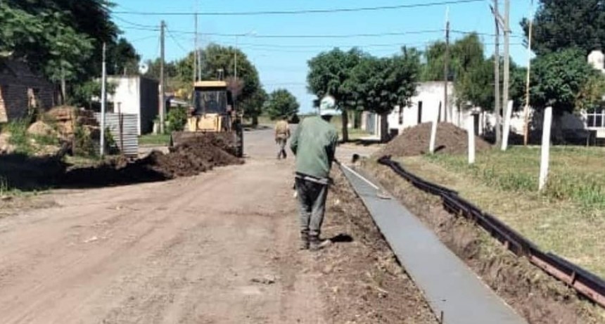 Más de 25 familias de Guerrico ya tienen cordón cuneta en el frente de sus casas