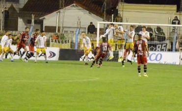 Douglas empató sin goles en Tandil