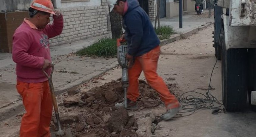 Obra de bacheo en Barrio Centro