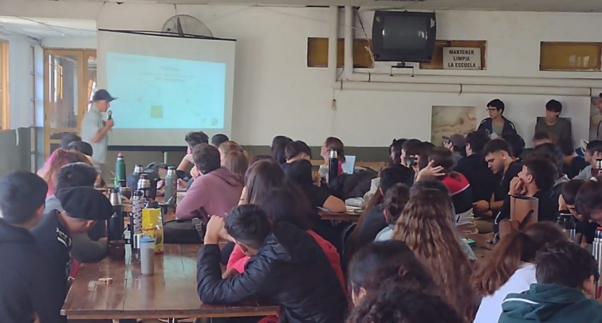 Charla en la Escuela Agrotécnica sobre Buenas Prácticas Agrícolas