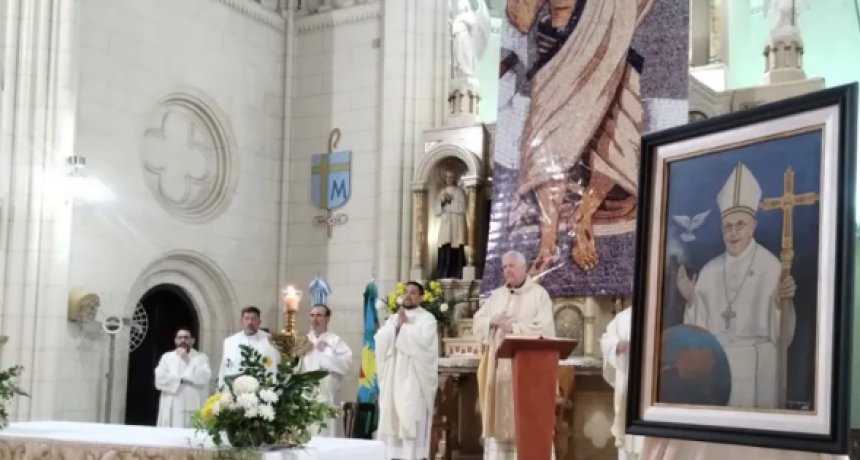 Multitudinaria misa en Pergamino por el eterno descanso del Papa Francisco