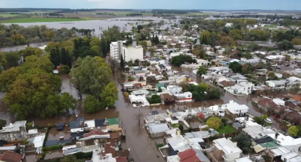 Salto sufre una de las peores inundaciones de su historia