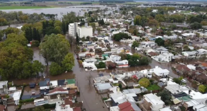 Salto sufre una de las peores inundaciones de su historia