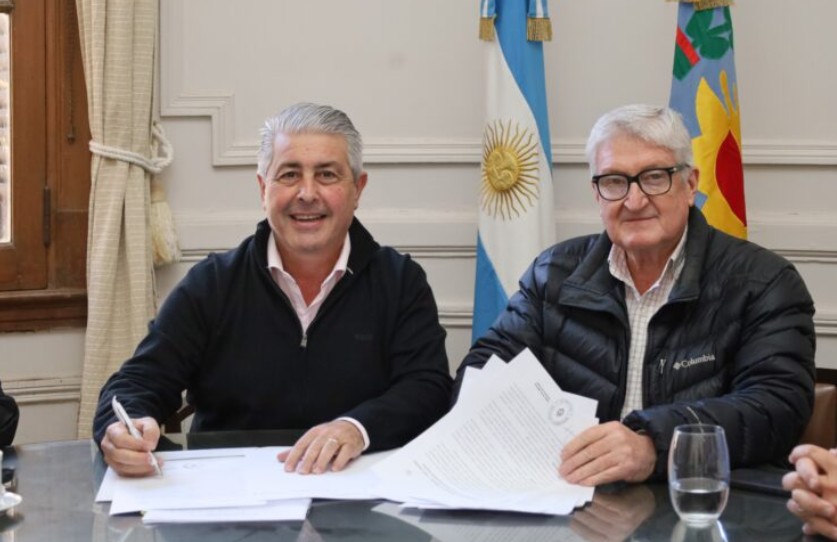 Firma de convenio entre la Municipalidad y la Cl&iacute;nica Pergamino para ampliar prestaciones de salud a empleados municipales