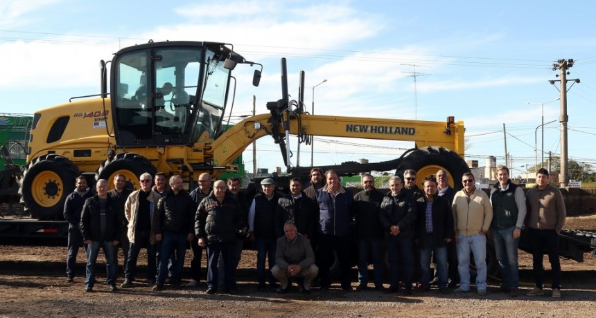 El Municipio adquirió una nueva motoniveladora para los 12 pueblos del partido