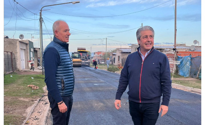 El Intendente recorrió la obra de pavimentación en el Barrio Güemes