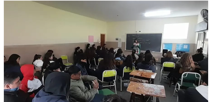 Charla sobre violencia de género en colegios secundarios