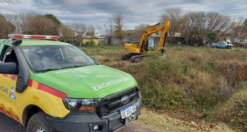 Operativo de control y mantenimiento de las compuertas del Arroyo Pergamino