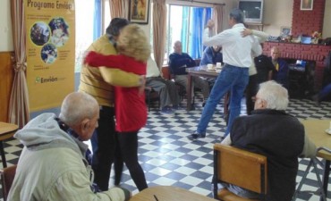 Los chicos del Envión compartieron una mañana con los abuelos del Hogar San Vicente