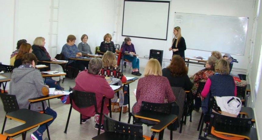 Inscriben a los cursos  destinados a adultos mayores
