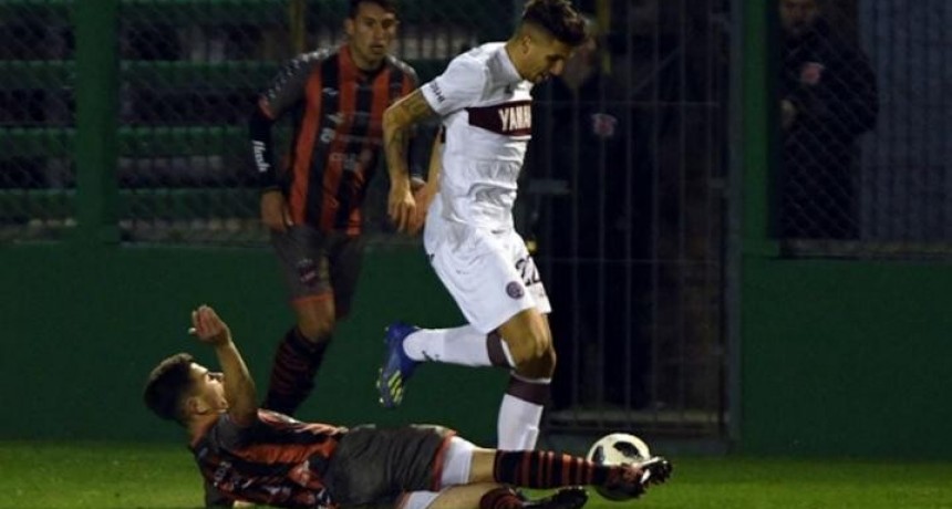 Douglas dejó una muy buena imagen ante Lanús