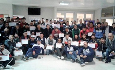Entrega de certificados del “Curso de  actualización en fútbol infanto juvenil”