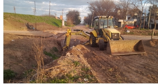Limpieza de desagües pluviales en los Barrios Acevedo y Ameghino