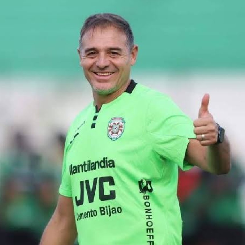 Hern&aacute;n Medina es el nuevo t&eacute;cnico de Douglas Haig