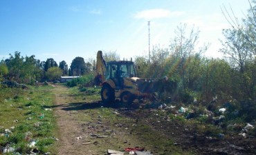 Limpieza de microbasurales en barrio Acevedo