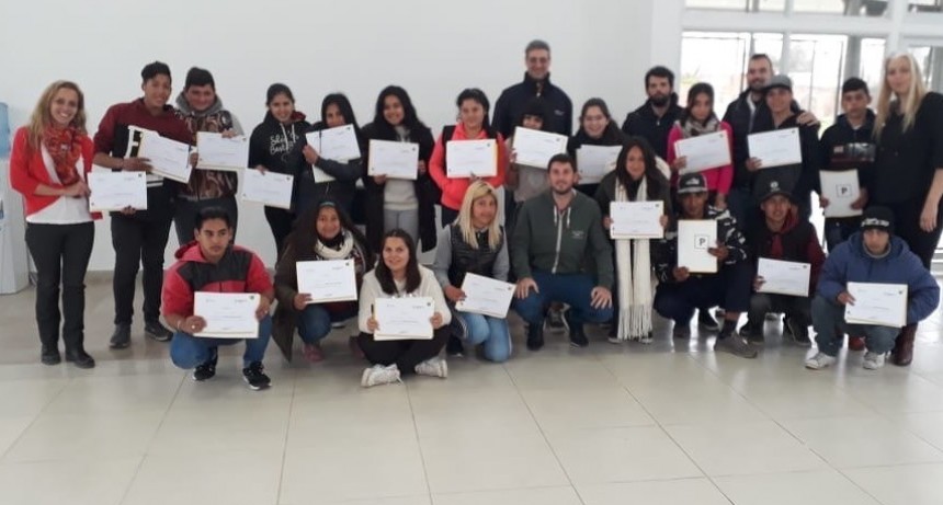 Los jóvenes de Envión y Cabaña se capacitaron en manipulación de alimentos