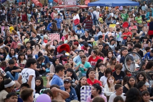 Miles de vecinos festejaron la primavera en el Parque Belgrano