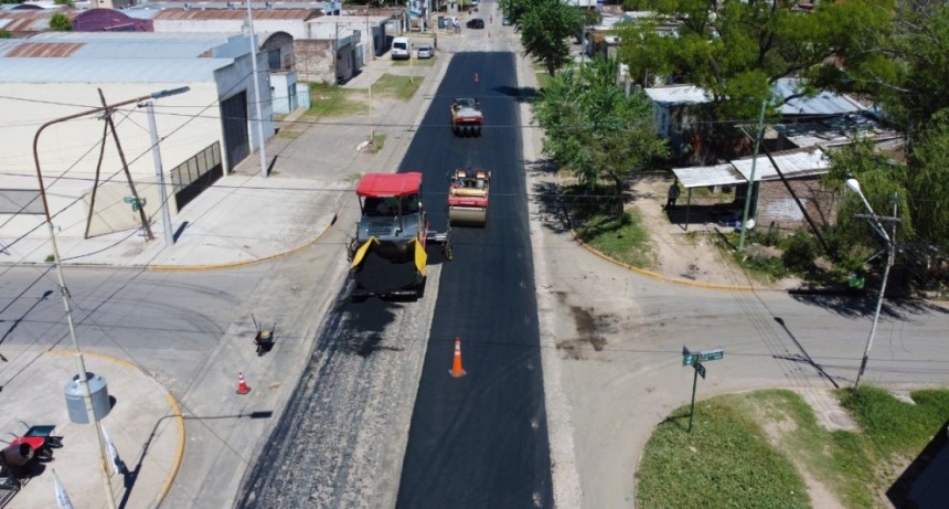 Empezó la pavimentación de Barrancas del Paraná
