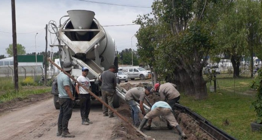Cordón cuneta para barrio Cueto