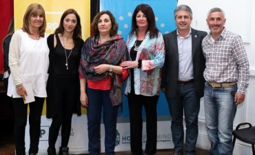martínez entregó fondos a instituciones educativas del partido