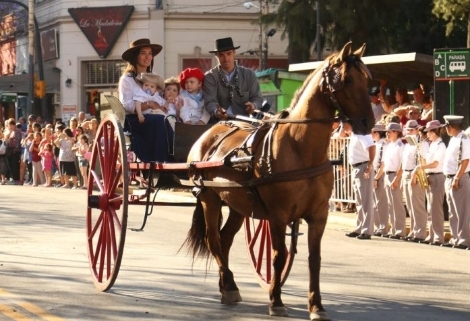 El sábado habrá cortes de tránsito por el desfile del Día de la Tradición