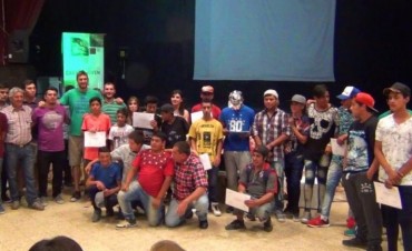 Más de 300 jóvenes se reunieron para celebrar el progreso, las oportunidades y la inclusión